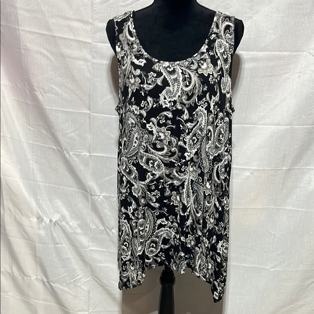 Artisan NY  Black and White Paisley Women's Tank Top